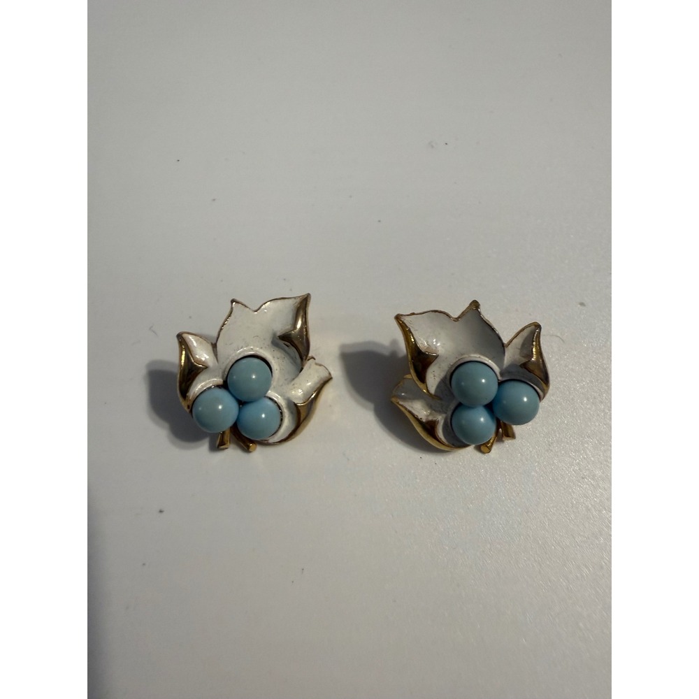 Vintage Sarah Coventry White Enamel Blue Berry Leaf Clip On Earrings Gold Tone